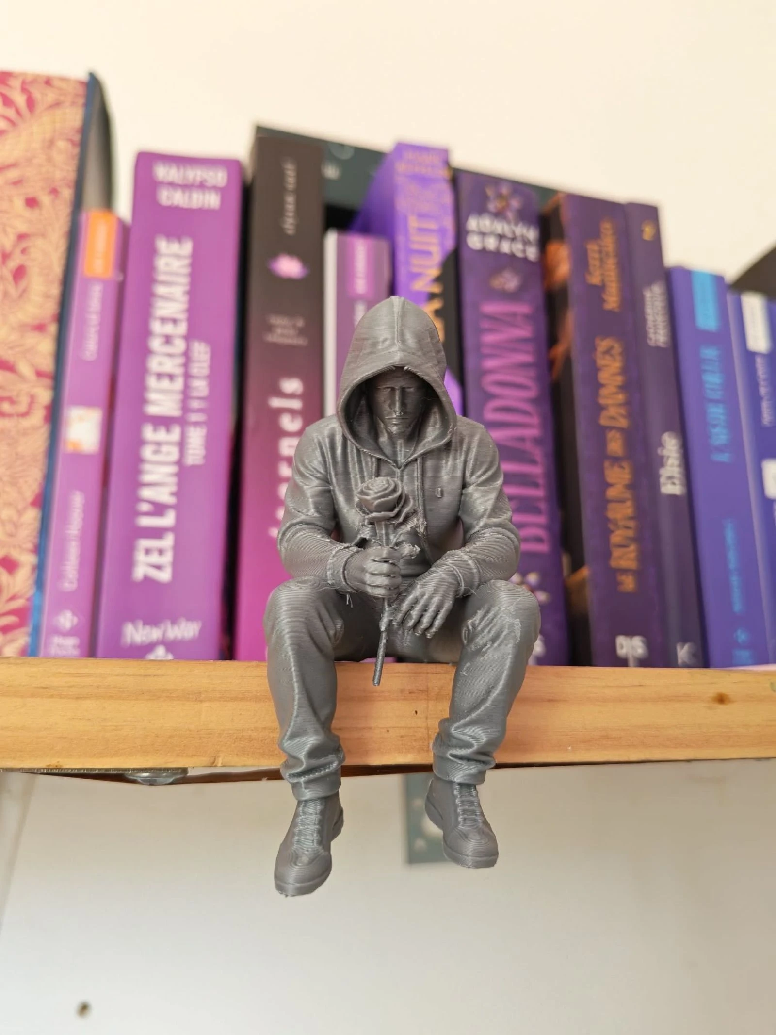 Stalker sitting – photo 4
